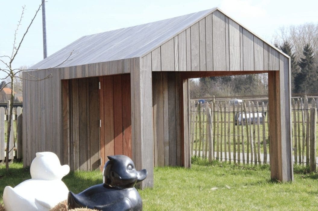 Compact tuinhuis in padoek met plat dak
