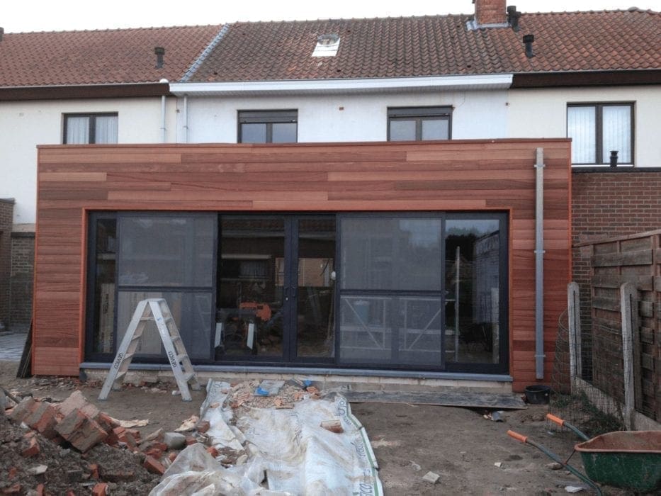 Padoek gevelbekleding op moderne aanbouw