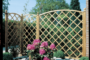 GEKRUIST KLIMPLANTENSCHERM GEBOGEN