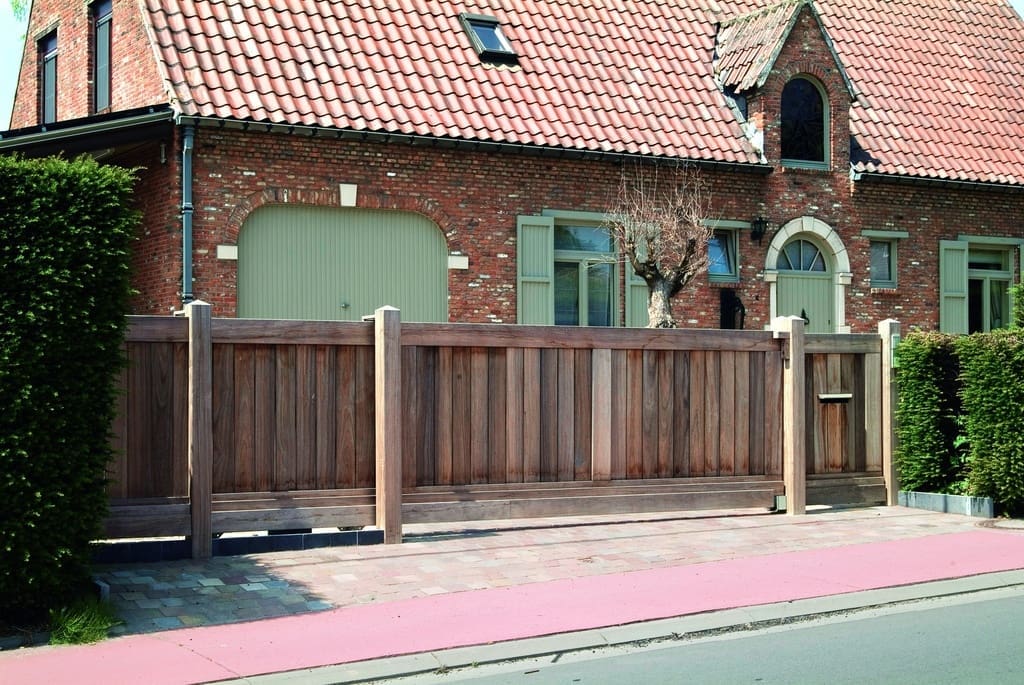 Deluxe schuifpoort Laag verticaal - Padoek - op rail