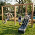 EXIT Linea Massiv 140 dubbele houten schommel met duikelrek en glijbaan