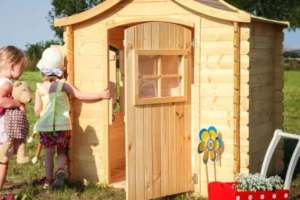Holz-Spielhaus M550 für Kinder – 130 × 106 cm