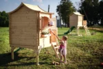 Holz-Spielhaus M550A mit Rutsche für Kinder – 130 × 106 cm