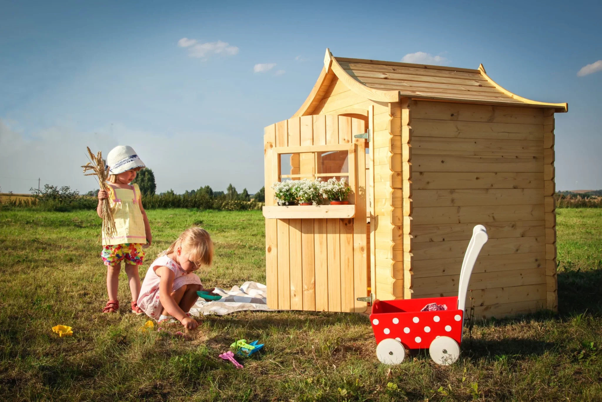 Holz-Spielhaus M550 für Kinder – 130 × 106 cm – Bild 2