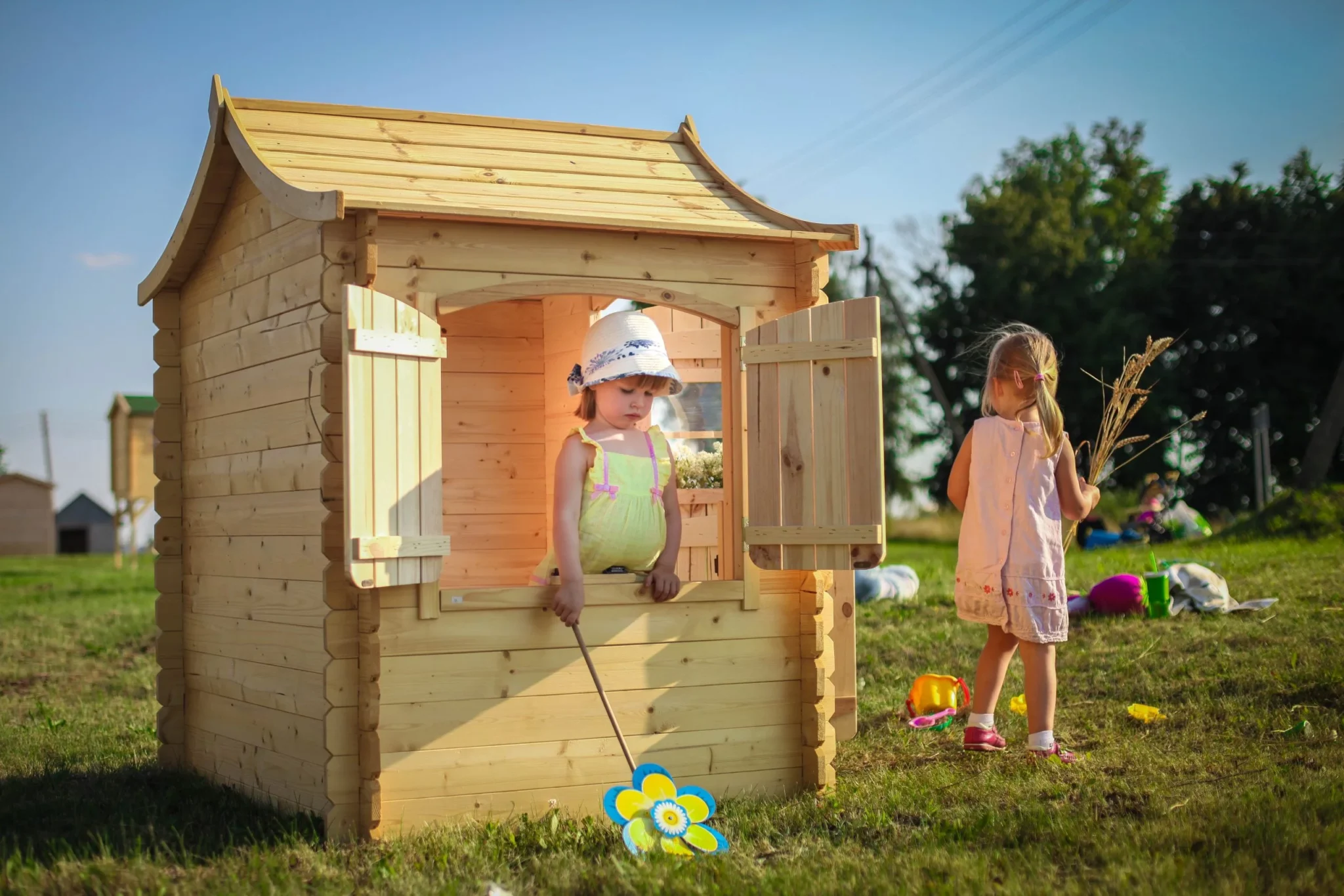 Holz-Spielhaus M550 für Kinder – 130 × 106 cm – Bild 3